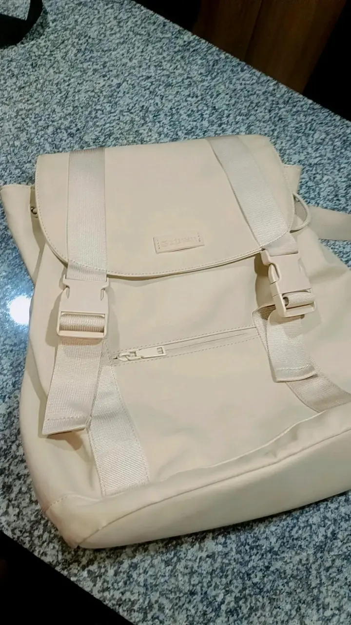 Mochila beige con correas ajustables - 1