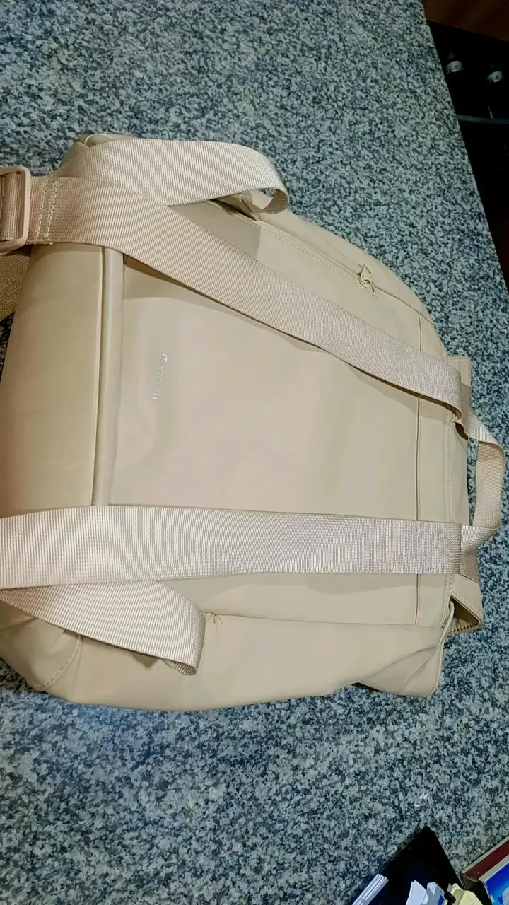 Mochila beige con correas ajustables - 2