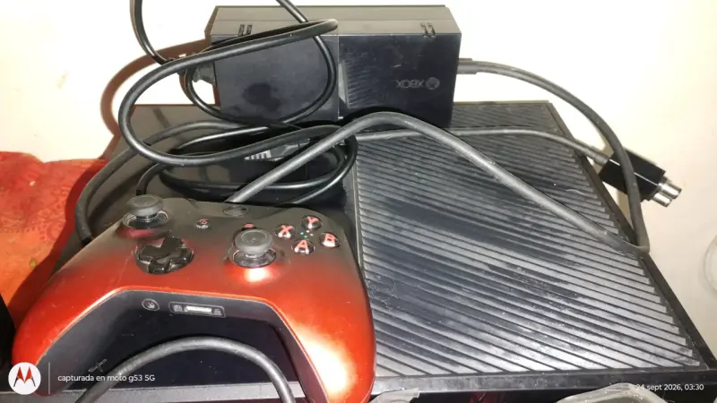 Consola Xbox One con juegos y control - 3