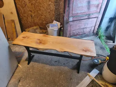 Mesa de Madera Rústica con Patas Metálicas - miniatura 3