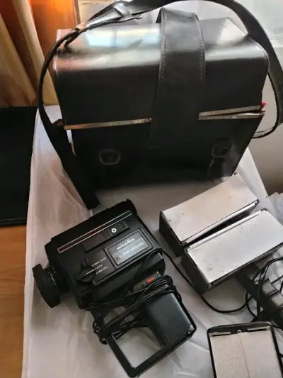 Cámara de video Minolta Super 8 con estuche y acce - miniatura 2