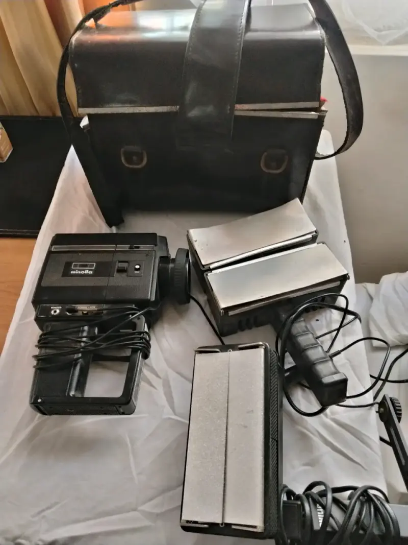 Cámara de video Minolta Super 8 con estuche y acce - 4