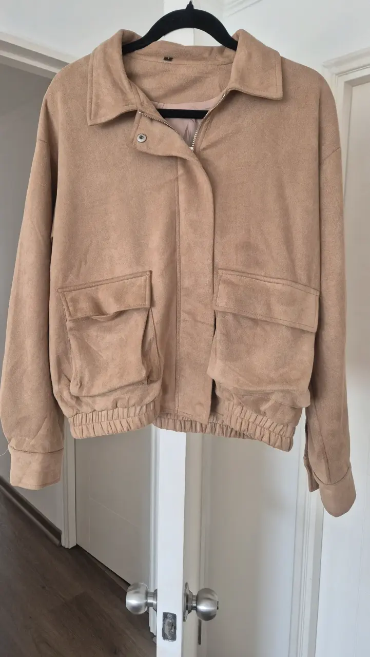 Chaqueta de gamuza beige con bolsillos - 2