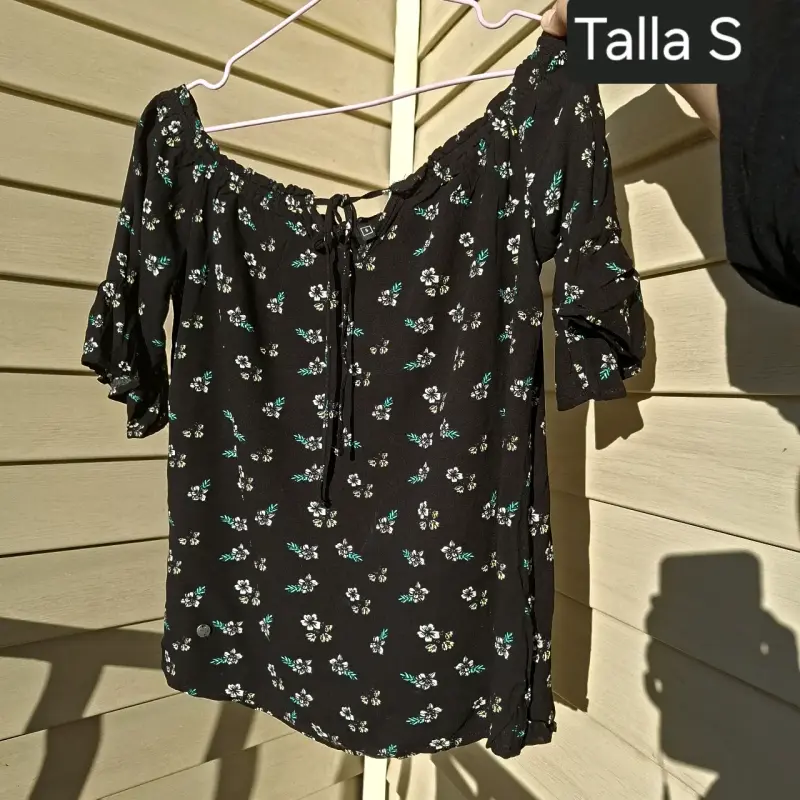 Blusa Negra Floral Talla S