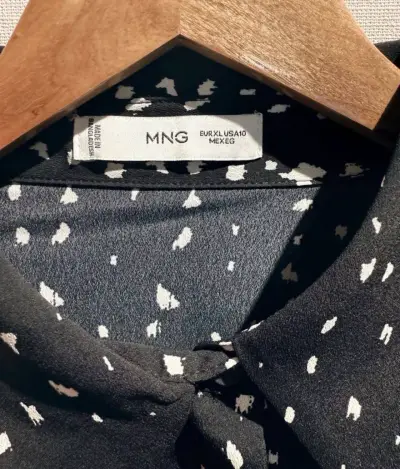 Blusa negra con estampado de puntos blancos - miniatura 5