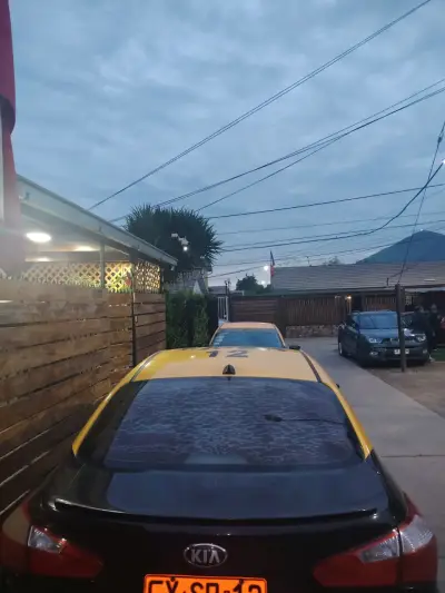 Taxi Kia Cerato 2013  en buen estado - miniatura 1