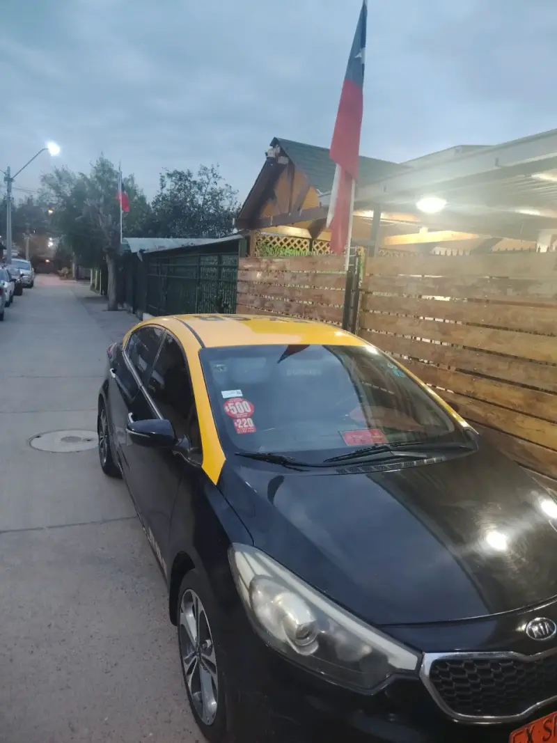Taxi Kia Cerato 2013 en buen estado - 4