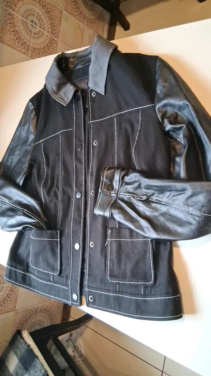 Chaqueta Negra de Mezclilla y Cuero para Hombre - 3