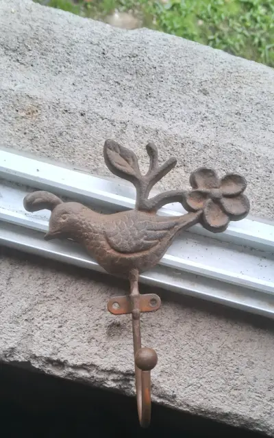 Gancho de pared decorativo de hierro con diseño de pájaro - miniatura 1