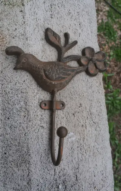 Gancho de pared decorativo de hierro con diseño de pájaro - miniatura 2