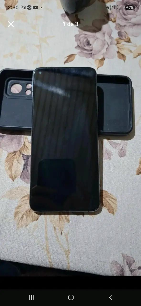 Smartphone Xiaomi con pantalla trasera dañada - 3