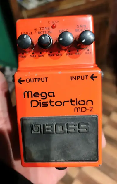 Pedal de distorsión Boss MD-2 Mega Distortion - miniatura 1
