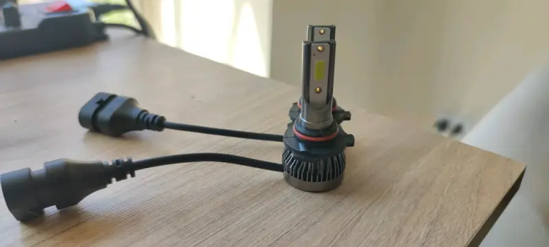 Bombillas LED para auto con conector HB3 - 1