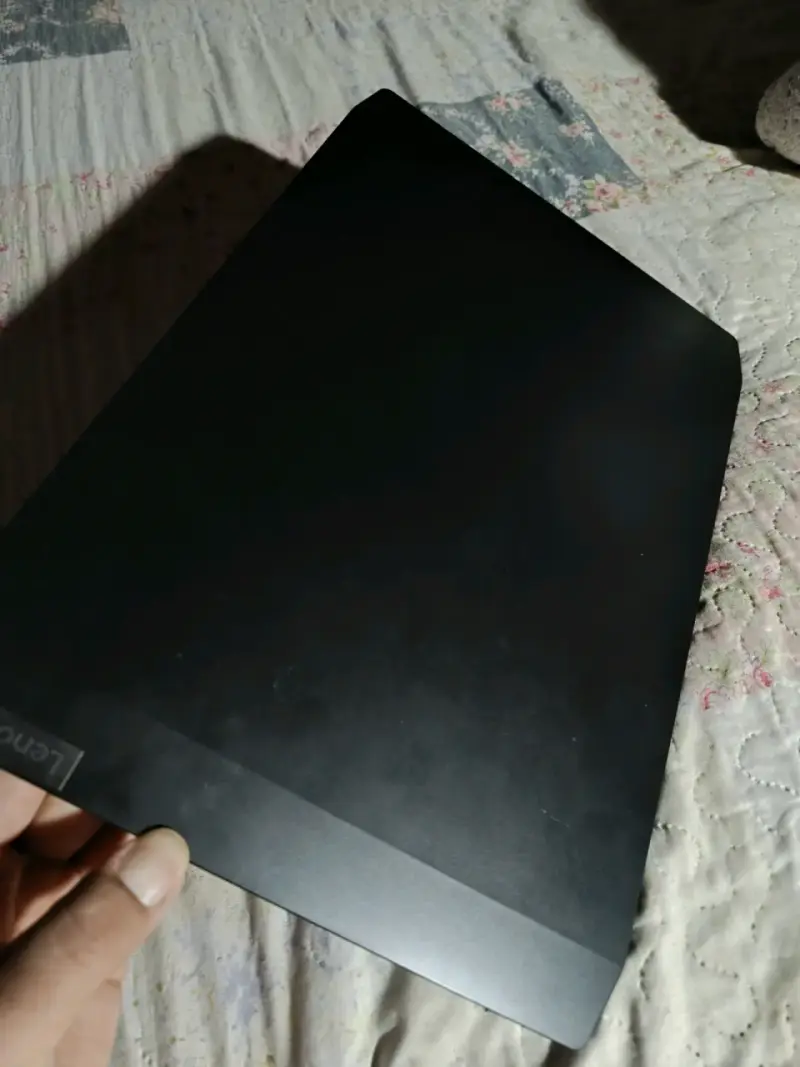 Laptop Lenovo con Intel Core i7 y GTX 1650 - 1