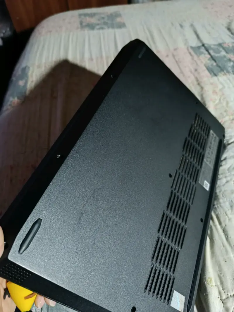 Laptop Lenovo con Intel Core i7 y GTX 1650 - 2