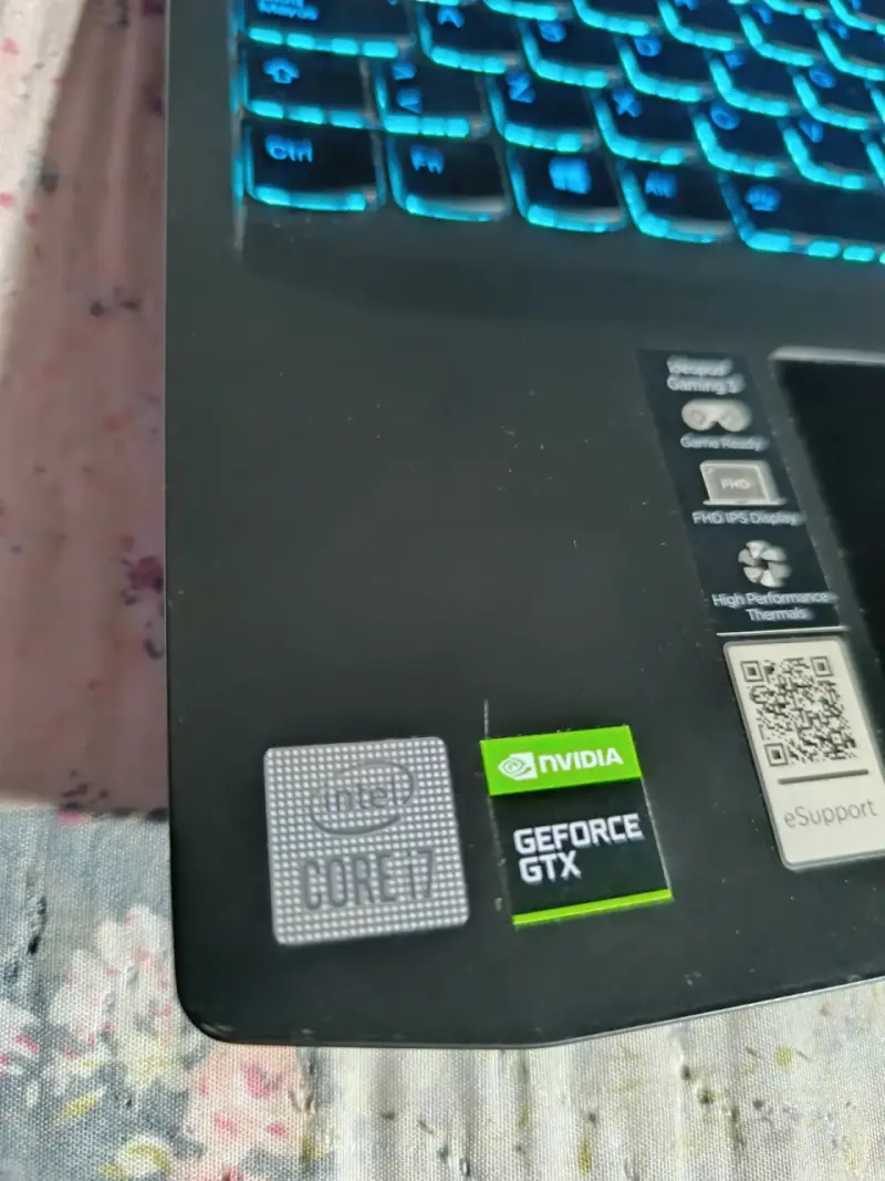 Laptop Lenovo con Intel Core i7 y GTX 1650 - 5