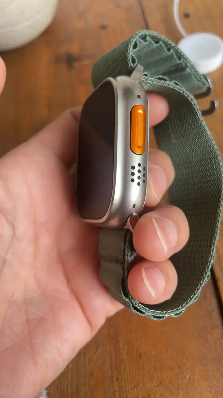 Smartwatch con correa verde y pantalla grande - 3