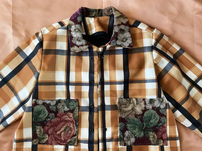 Chaqueta Crop Tartán con bolsillos florales - 2
