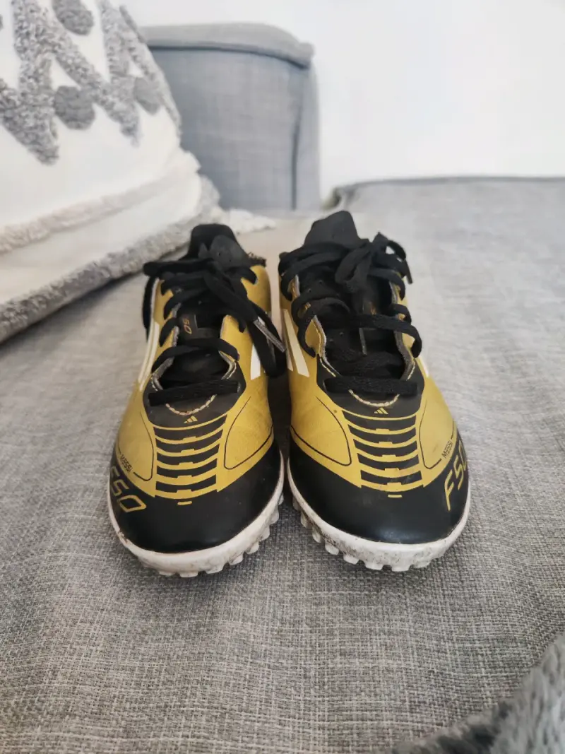 Zapatillas de fútbol Adidas Messi F50 doradas - 4