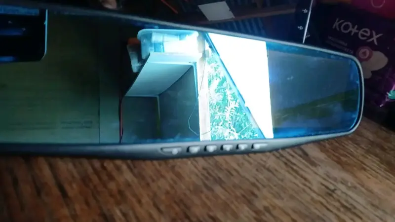 Espejo retrovisor con pantalla integrada - 2