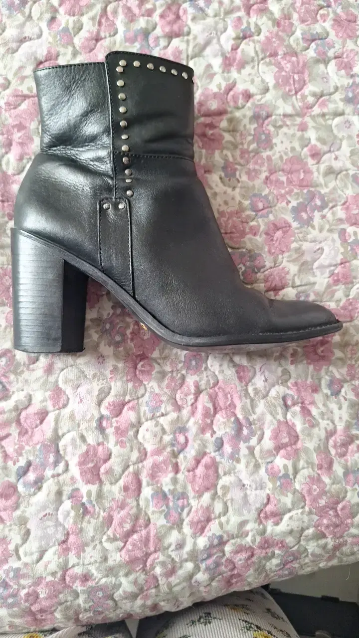 Botines de cuero negro con tacón y tachas Gacel - 1