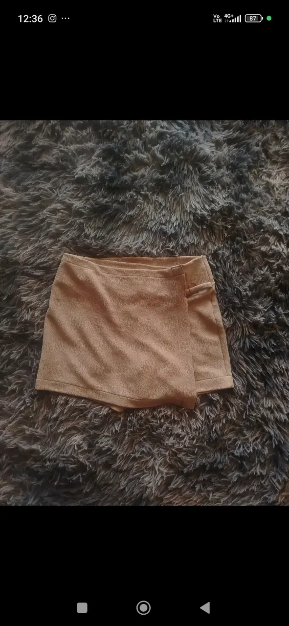 Shorts falda beige para mujer en buen estado - 1