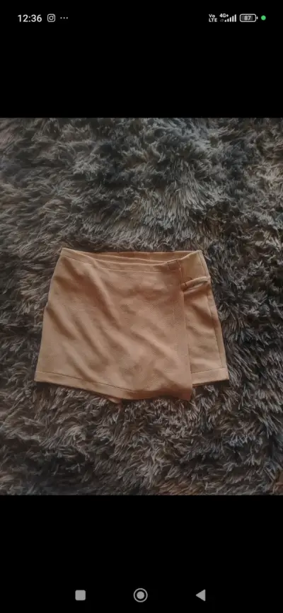 Shorts falda  beige para mujer en buen estado - miniatura 1