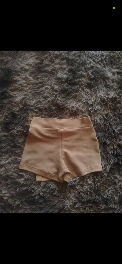 Shorts falda  beige para mujer en buen estado - miniatura 2