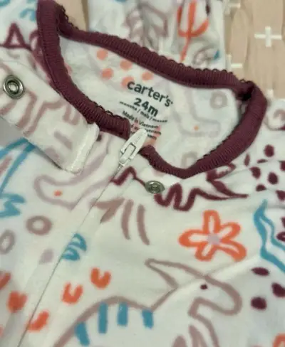 Pijama enterizo de dinosaurios para bebé Carter's - miniatura 3