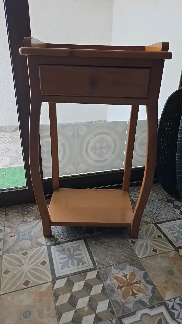 Mesa auxiliar de madera con cajón - 2