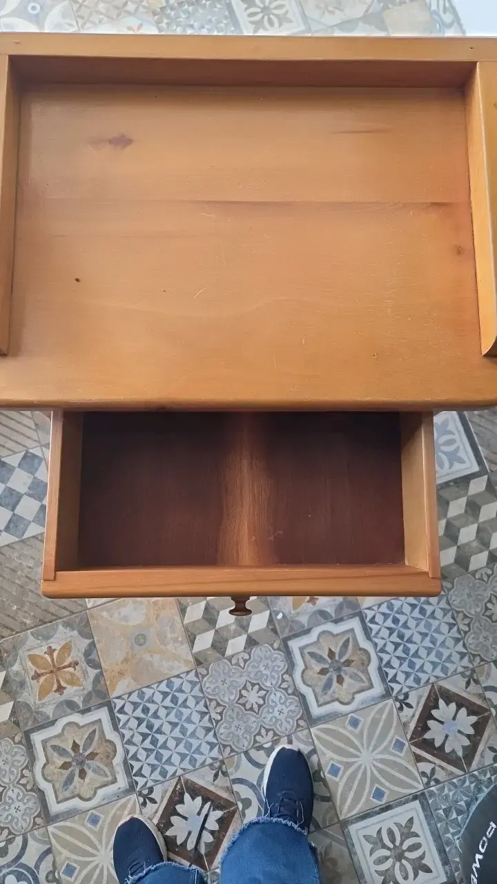 Mesa auxiliar de madera con cajón - 3