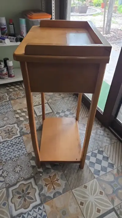 Mesa auxiliar de madera con cajón - miniatura 4