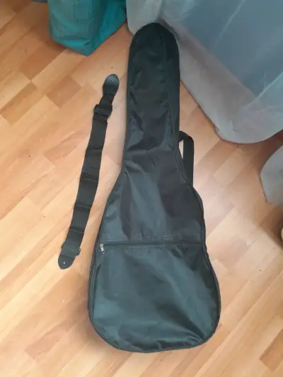 Guitarra clásica con funda y accesorios - miniatura 3