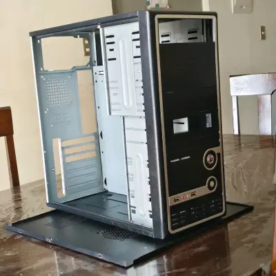 GABINETE ATX RETRO NEGRO - miniatura 1