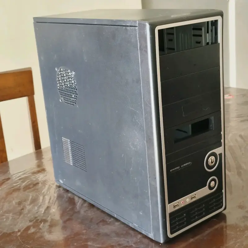 GABINETE ATX RETRO NEGRO - 4