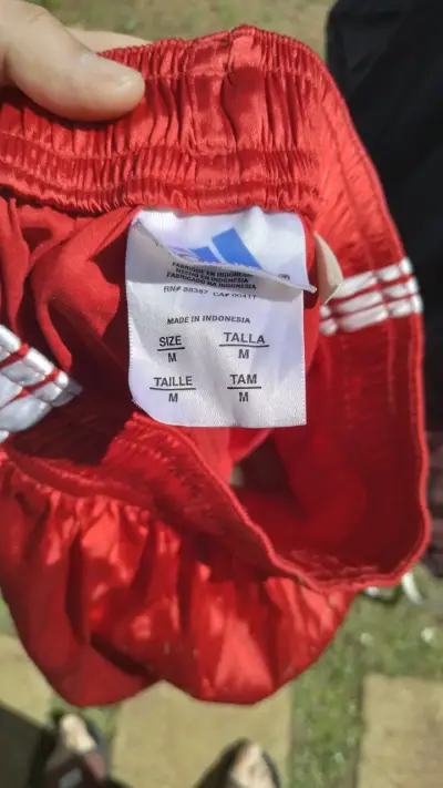 Shorts deportivos rojos Adidas talla M - miniatura 1