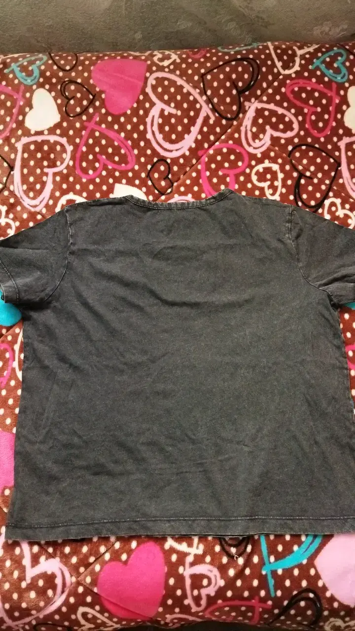 Polera gris con estampado de frutas - 2