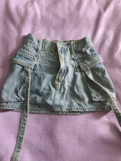 Falda de mezclilla azul cargo talla XXS - miniatura 2