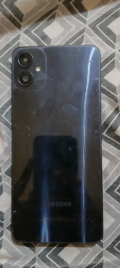 Samsung Galaxy en buen estado con pantalla grande - miniatura 3