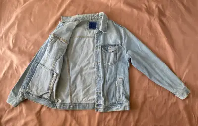 Chaqueta de mezclilla azul claro para hombre - miniatura 2