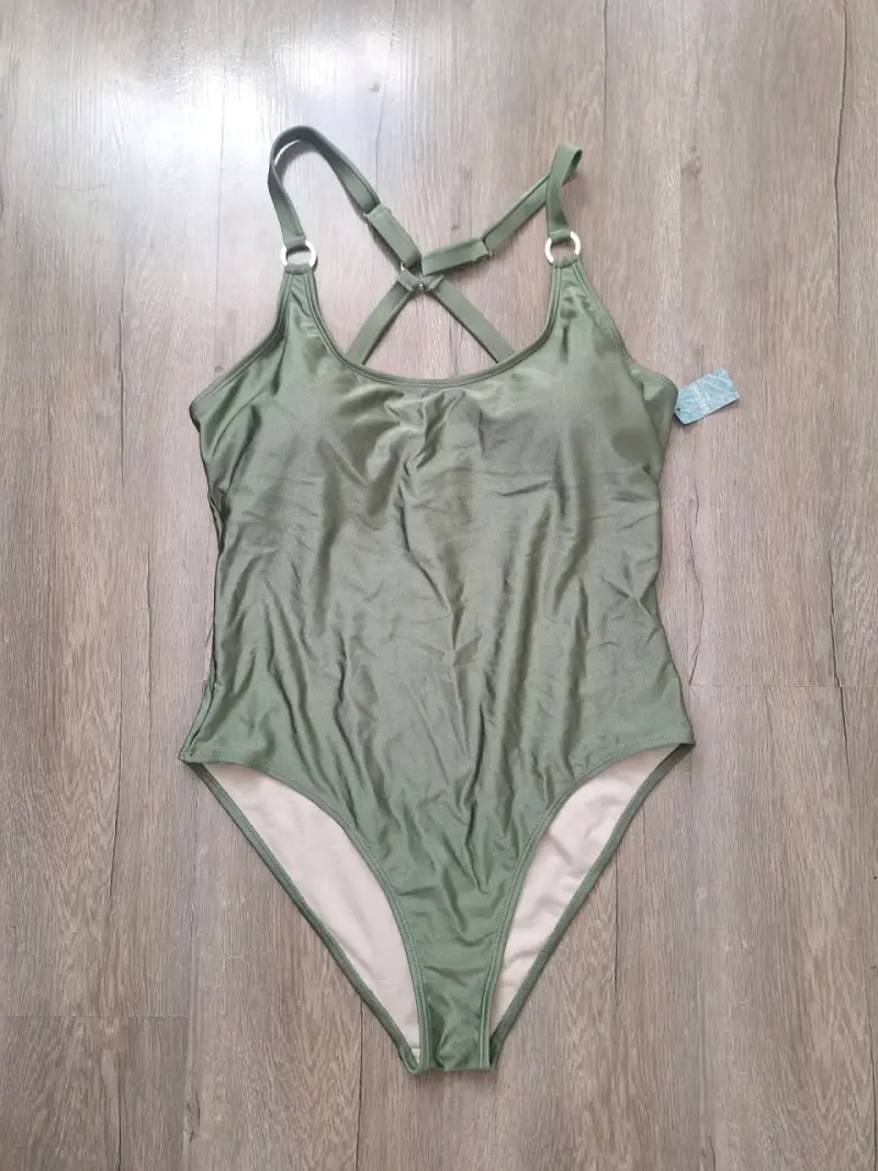 Traje de baño entero verde oliva