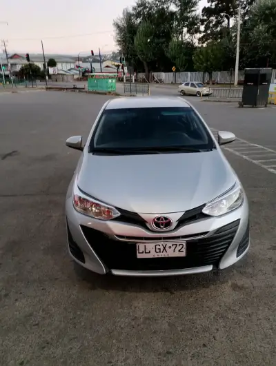 Toyota Yaris 2020 sedán - miniatura 1