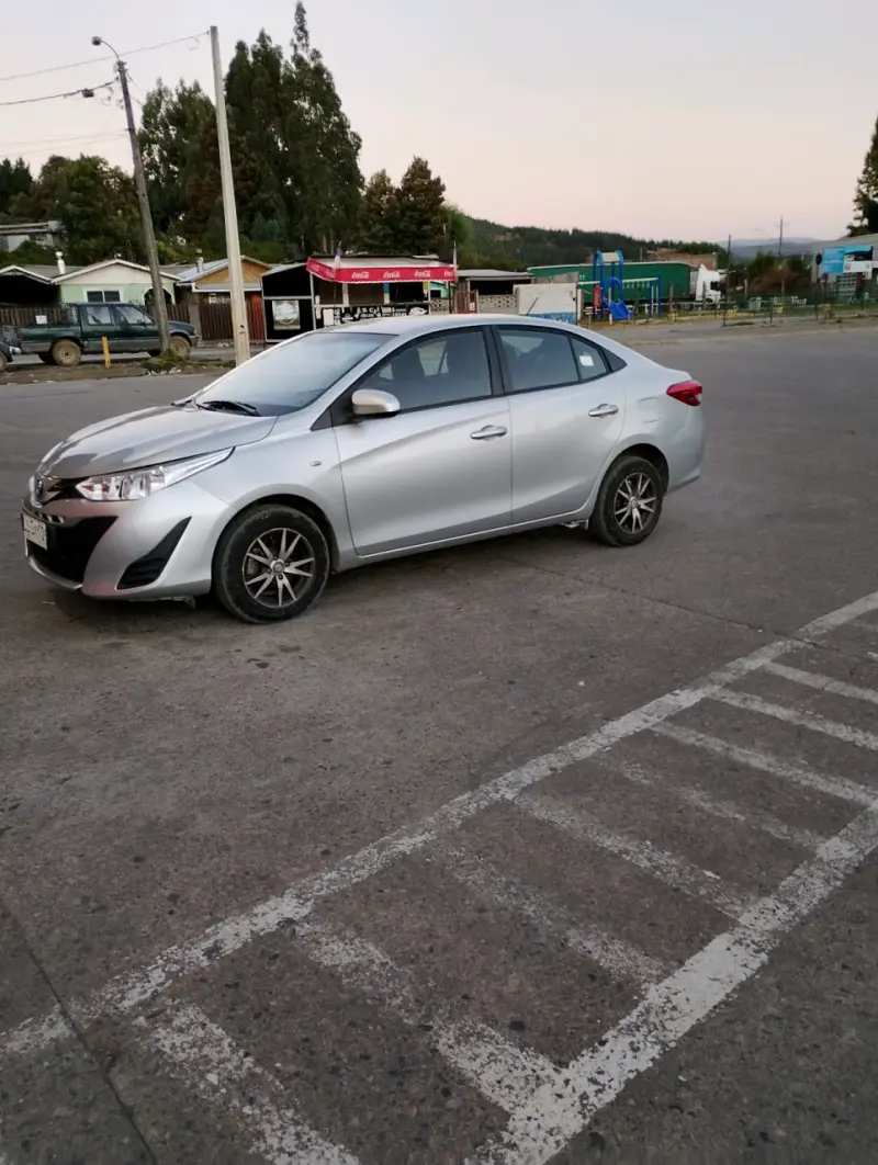 Toyota Yaris 2020 sedán - 2