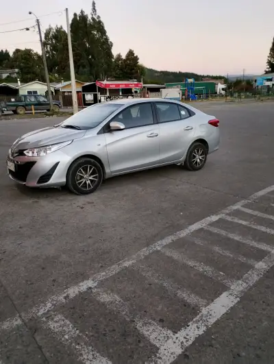 Toyota Yaris 2020 sedán - miniatura 2