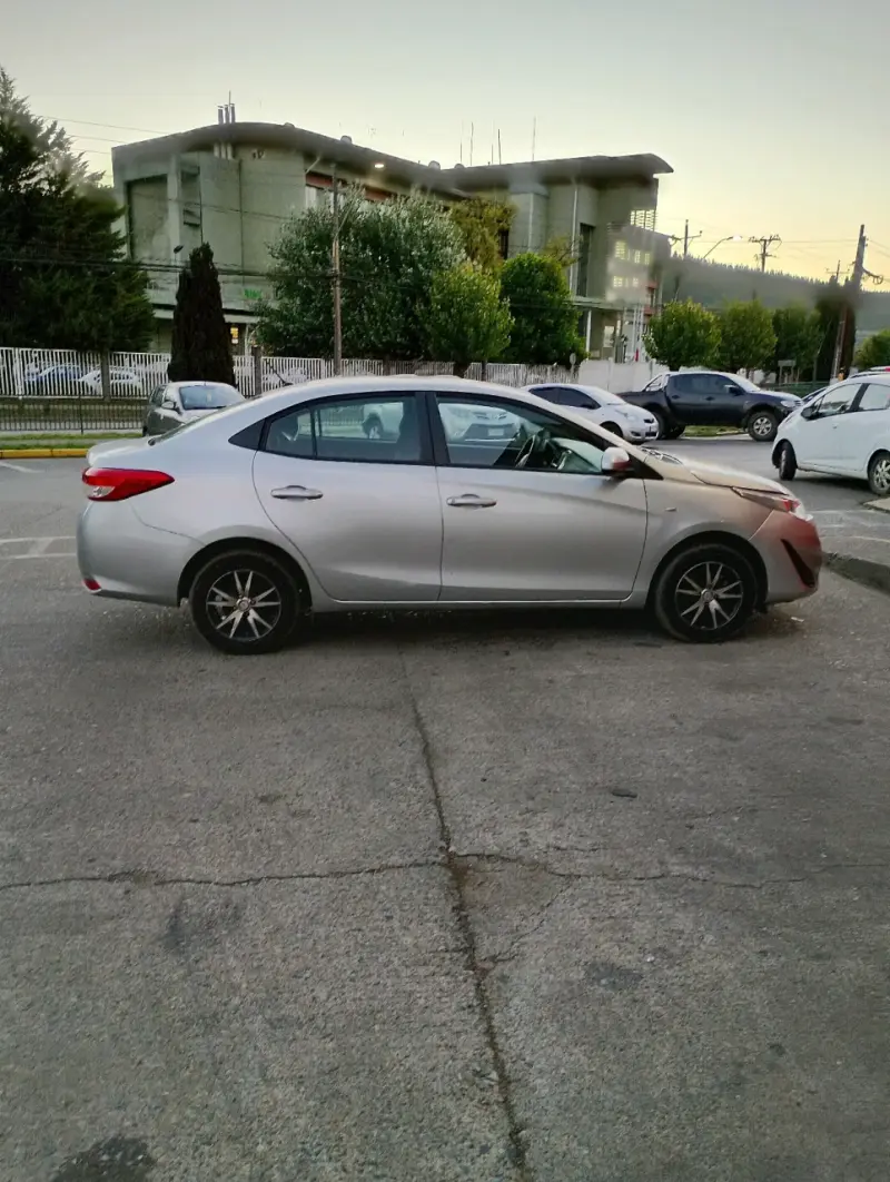 Toyota Yaris 2020 sedán - 4