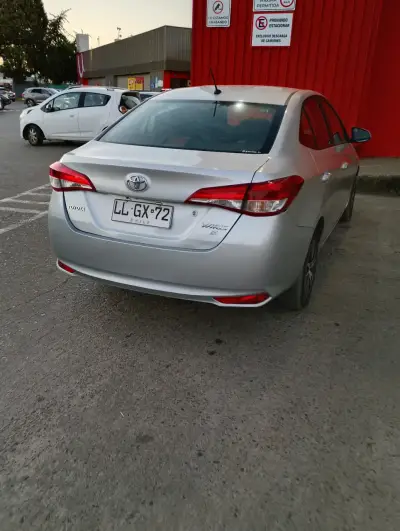 Toyota Yaris 2020 sedán - miniatura 6