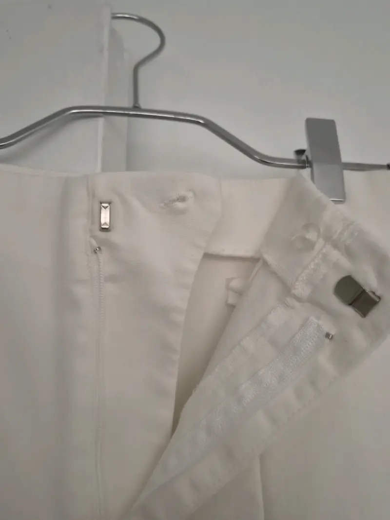 Pantalones blancos elegantes para mujer - 2