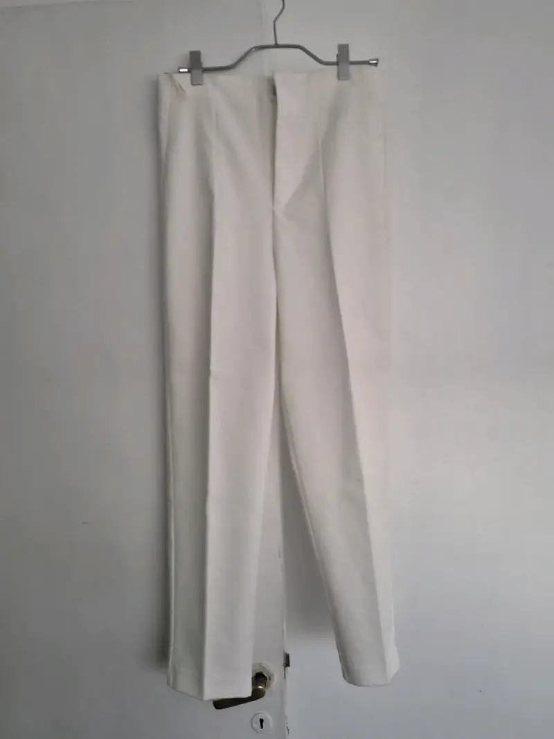 Pantalones blancos elegantes para mujer - 3
