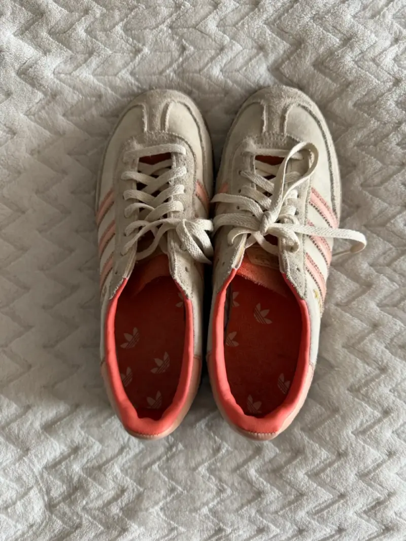 Zapatillas Adidas Gazelle beige y rosado - 1
