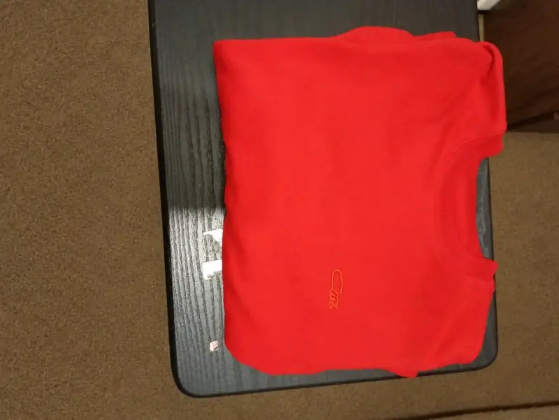 Polera roja de algodón para niño